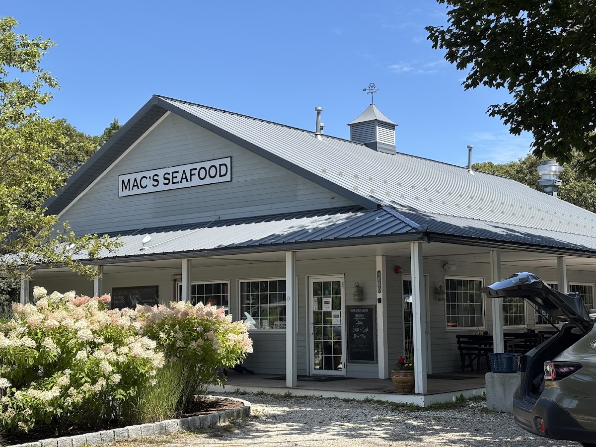 Mac's Market & Kitchen-4